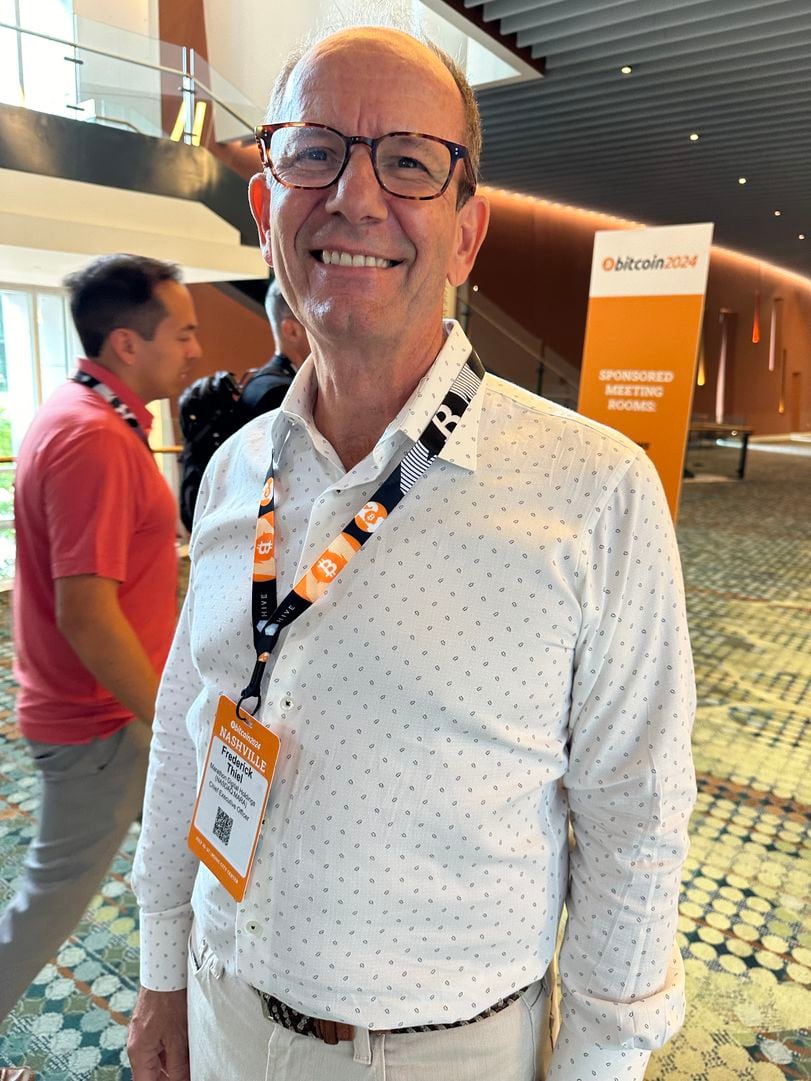 Bitcoin Nashville Conference in Pictures: Orange Athena, Pink Suits, Polymarket Swag, Trump's Song
