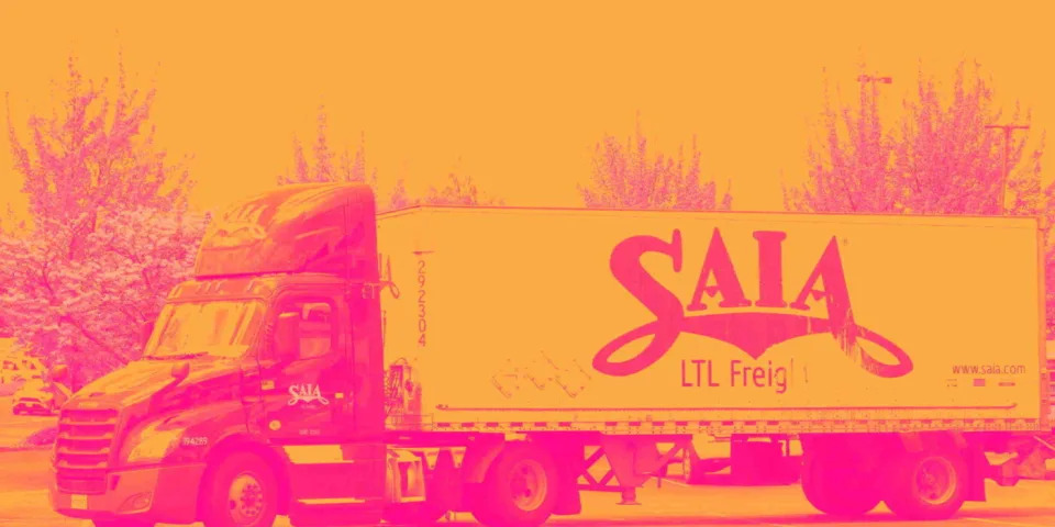 3 Reasons to Sell SAIA and 1 Stock to Buy Instead