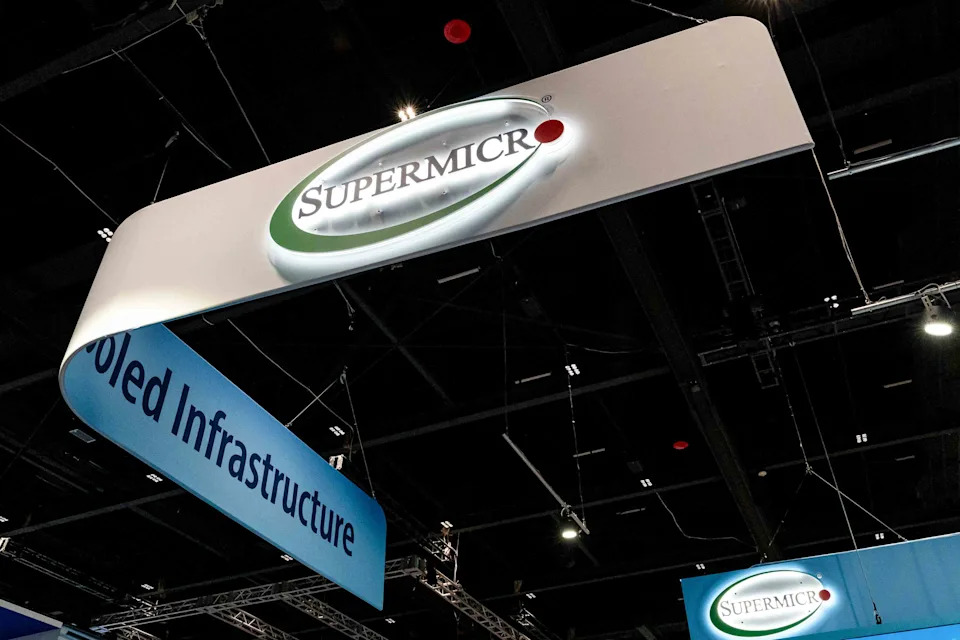 Supermicro Stock Jumps to Lead S&P 500 Gainers as JPMorgan Boosts Rating