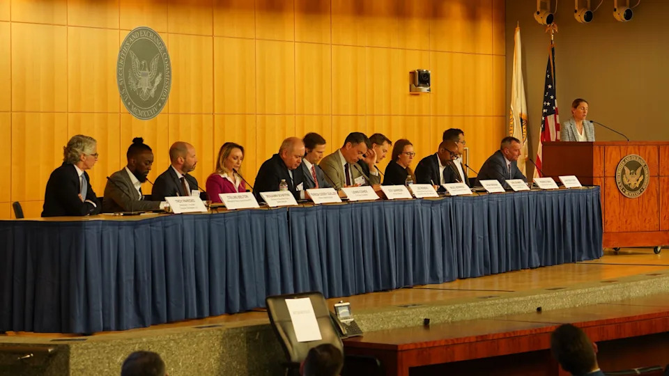 SEC 'Earnest' About Finding Workable Crypto Policy, Commissioners Say at Roundtable