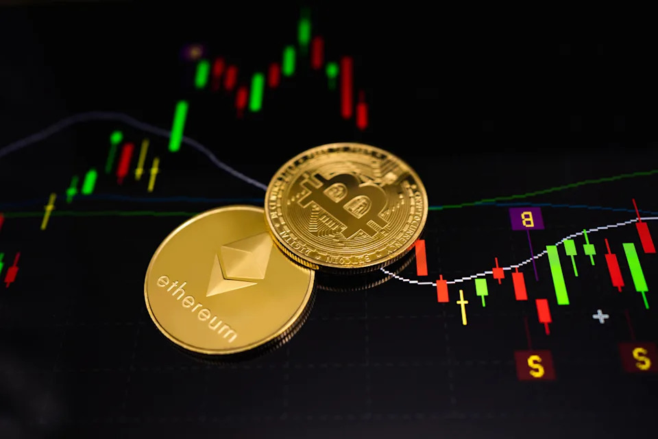 Buyers Favor Bitcoin ETFs Over Ethereum as Flows Shift