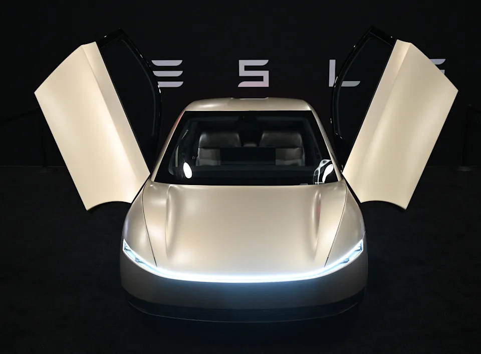 One of Tesla's biggest bulls is undeterred and calling for the stock to rally 800% over 5 years