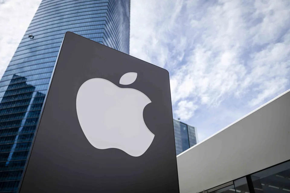 Apple Leads Magnificent 7 Stocks Lower as 'Higher Than Expected' Trump Tariffs Land