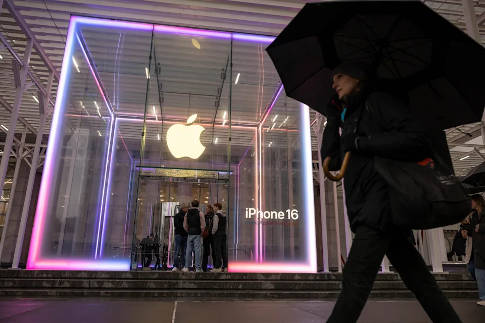 Apple stock drops 5% after Trump administration confirms China tariffs to reach 104%