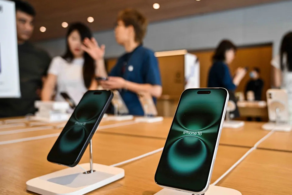 Apple Stock Resumes Its Slide After Posting Best Day Since 1998