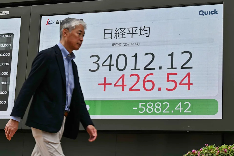 Global Stocks Rise on Tech Tariffs Pause