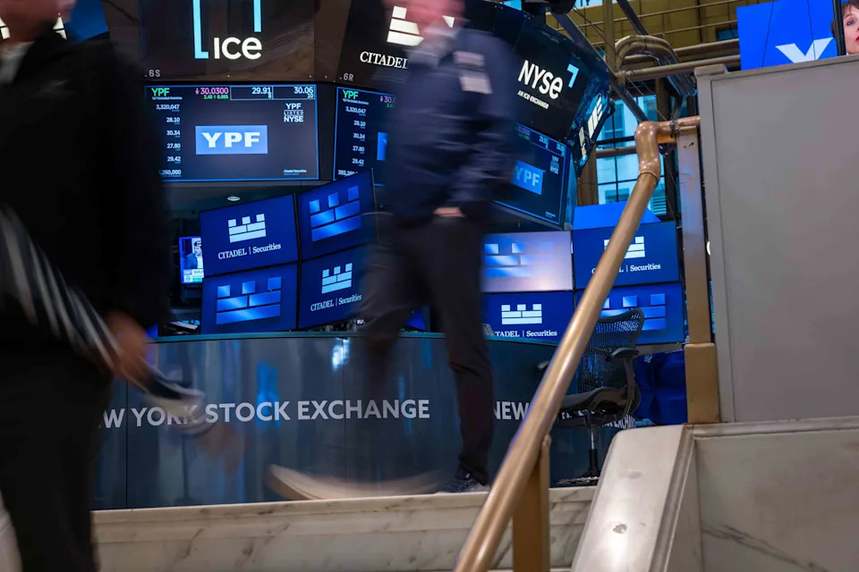 S&P 500 Gains and Losses Today: Chip Stocks Drop as Top Firms Cite Export Restriction Effects