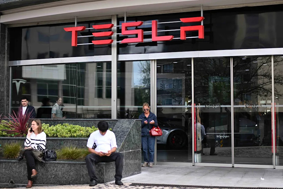 Tesla Stock Rises With Earnings On Deck After the Closing Bell Tuesday