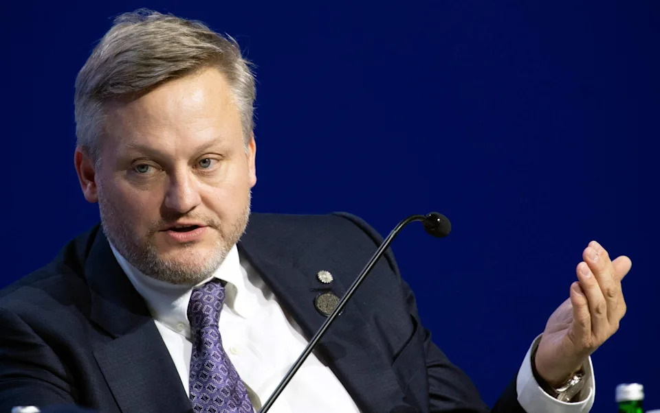 BP under pressure from pro-oil hedge fund as MPs urge it to go green