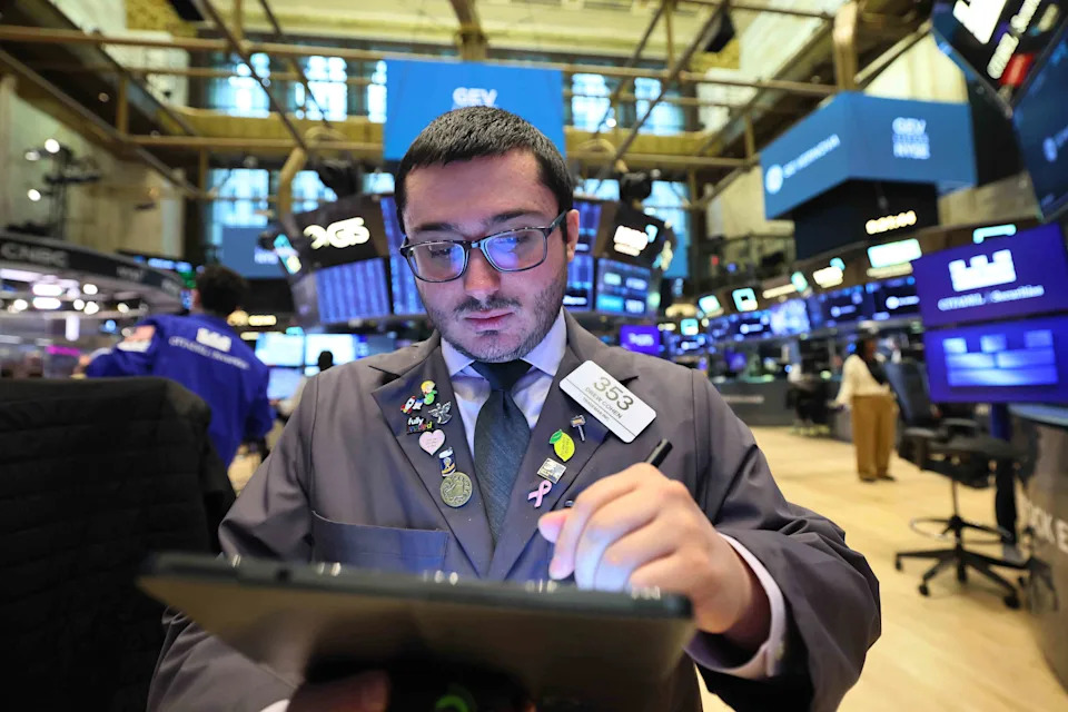 Global Stock Indexes Jump as Trump Says No Plans to Fire Powell