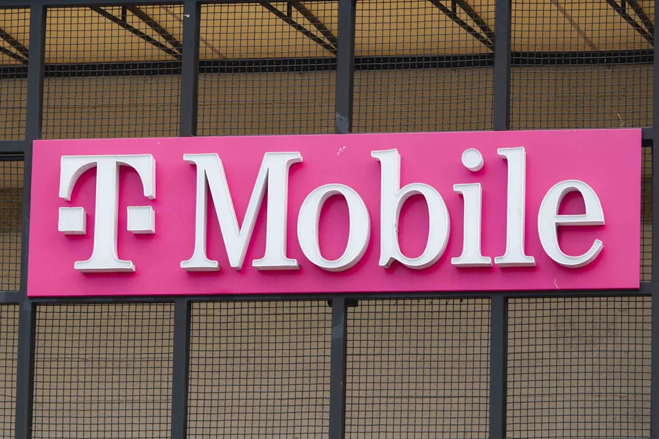 T-Mobile US Stock Sinks as Firm Posts Slow Phone Subscriber Growth
