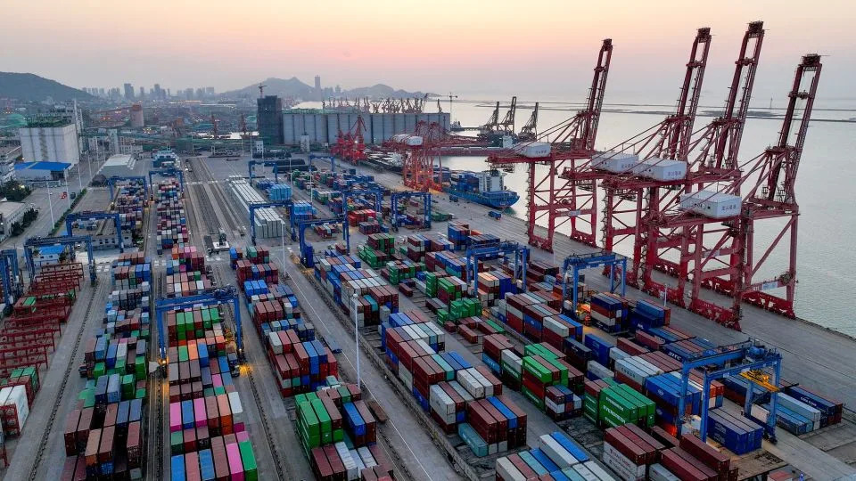 Dow soars 1,100 points after Trump team and China dramatically lower tariffs