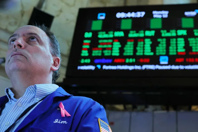 Stocks rally, Tesla's board chair sells, and Coinbase's big moment: Markets news roundup