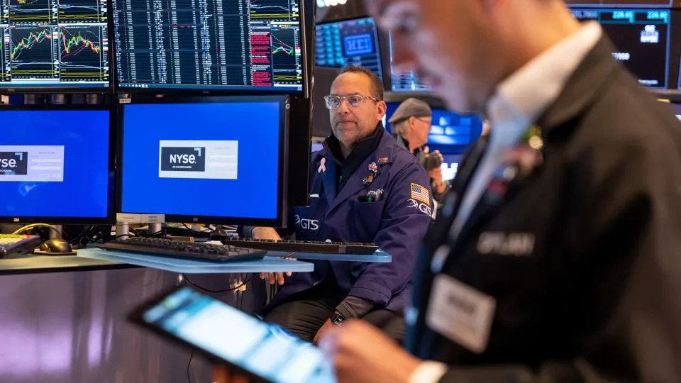 Dow sinks 800 points as bond market starts to freak out over Trump’s tax bill